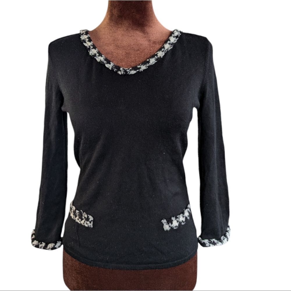 Black silk - cashmere v-neck sweater size S with herringbone detailing 3/4sleeve